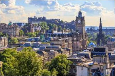 Où se situe la ville d'Édimbourg ?