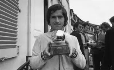 Quel joueur, surnommé "der Bomber" (le Bombardier) termina meilleur buteur avec 10 buts ?