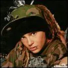 Comment se nomme cette personne et quel est son rôle dans le groupe ?