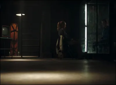 La première fois que Betty va voir son père en prison pour quelle en est la raison ?