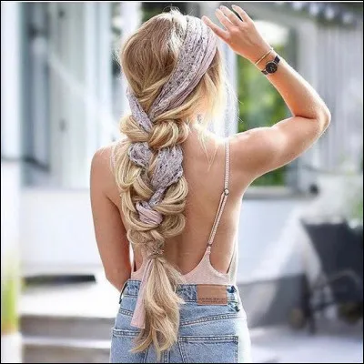 Comment te coiffes-tu ?