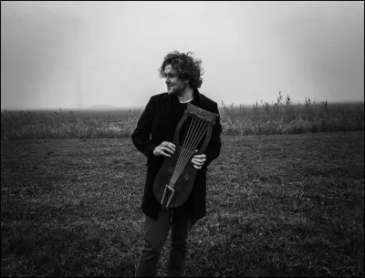 Complétez : 
"Sessa... staði velið mér sumbli at"