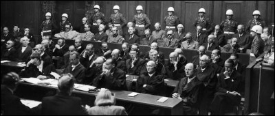 Lors d'un procès historique, 24 personnes influentes du Troisième Reich sont accusées de complots, de crimes contre la paix, de crimes de guerre et de crimes contre l'humanité. Quel est ce procès qui a eu lieu du 20 novembre 1945 au 1er octobre 1946 ?