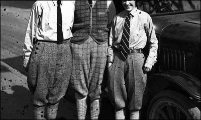 Pour le K : Record de 3 ==> KNICKERBOCKERSLe mot knickerbockers d&eacute;signe de pantalons bouffants &agrave; la mode au d&eacute;but du XXe si&egrave;cle. C'est &eacute;galement le nom d'un club de base-ball bas&eacute; dans la ville la plus peupl&eacute;e des &Eacute;tats-Unis. Comment s'appelle-t-elle ?