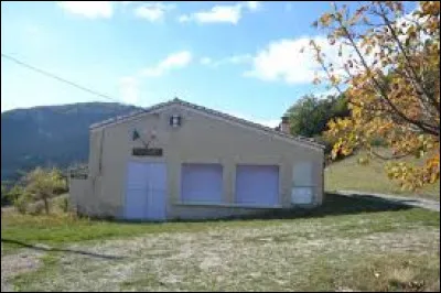 Petit village Drômois de 11 habitants, Izon-la-Bruisse se situe dans l'ex région ...