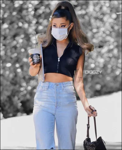 À quel âge a-t-elle reçu son premier baiser ?