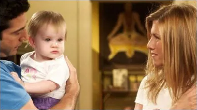 Qui de la bande arrive à faire cesser de pleurer Emma après que Rachel l'ait réveillée alors qu'elle dormait profondément ?