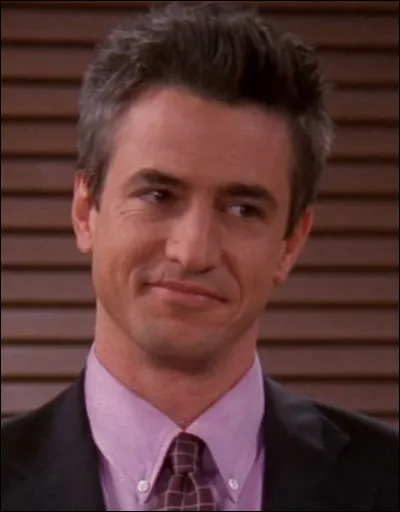 De quelle couleur est l'écharpe qu'offre Gavin à Rachel pour son anniversaire ?