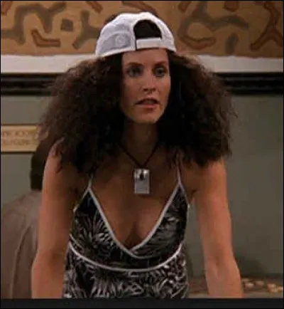 Qui affronte Monica au ping-pong à la Barbade ?