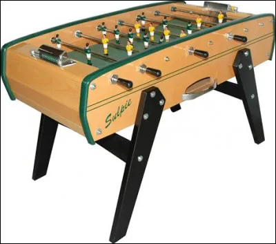 Qui détruit le baby-foot pour sauver Canard Junior et Poussin Junior ?