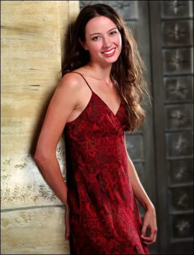 "Angel" : Dans la saison 5, pour tenter de sauver Fred qui va en Angleterre, qui essaye de trouver un remède ?