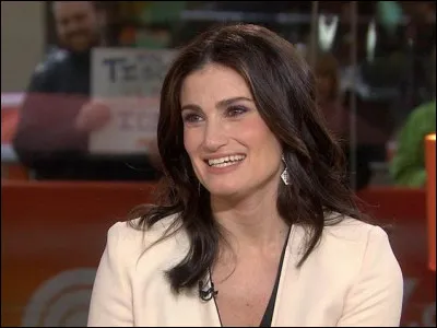 Dans lequel de ces films Disney, Idina Menzel (voix originale) ne double-t-elle pas de personnage ?