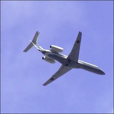 Quel avion civil, qui fit son premier vol le 27 mai 1955, fut le premier bir&eacute;acteur civil produit en s&eacute;rie ?