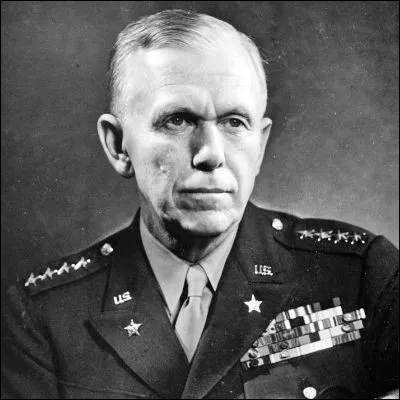 Quelle p&eacute;riode historique est marqu&eacute;e &agrave; ses d&eacute;buts par la mise en place du Plan Marshall ?