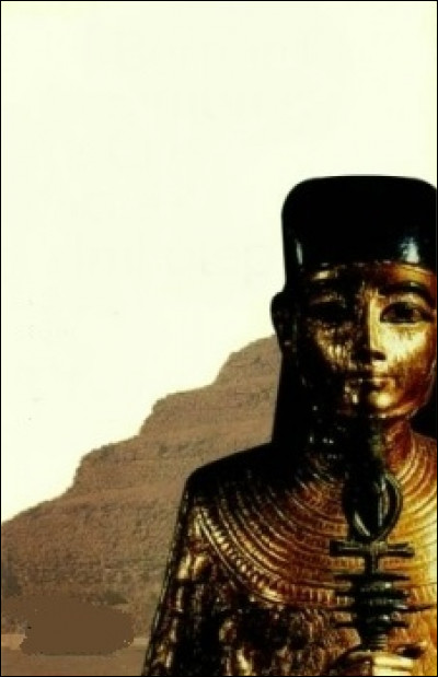 Son nom signifie « celui qui vient en paix », est un personnage historique et emblématique de l'Égypte antique, qui vécut entre -2800 et 2700, architecte de la première pyramide du monde. Qui est-il ?