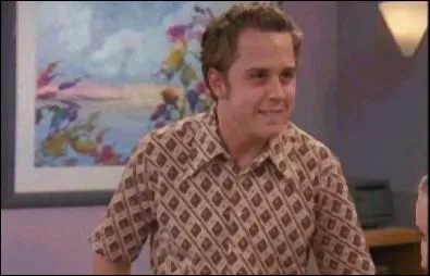 Quel ge a la fiance de Frank Junior quand il annonce qu'il va se marier ?