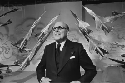 Curieusement, l'avionneur Marcel Dassault a lancé, en 1954, un magazine féminin. Il s'agit de...