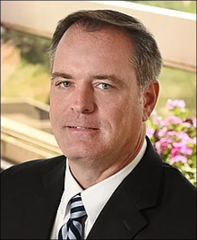 Un lanceur d'alerte américain est né le 2 août 1965. Il est avocat.
Il a représenté les plaignants de Virginie-Occidentale lors des poursuites contre l'entreprise "DuPont" qui déversait des produits chimiques acide perfluorooctanoïque et acide perfluorooctanesulfonique.
Qui est ce lanceur d'alerte qui a été joué par Mark Ruffalo ?