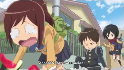 Une des sœurs te fonce dedans, vous tombez. Quelle est ta réaction ?