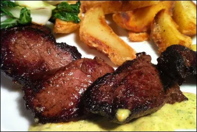 C'est un steak un peu particulier, tiré d'un animal du bush, d'après ceux qui y ont goûté, c'est fameux !