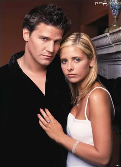 "Buffy contre les vampires" : Dans quel épisode de la saison 1, Buffy découvre que Angel est un vampire ?