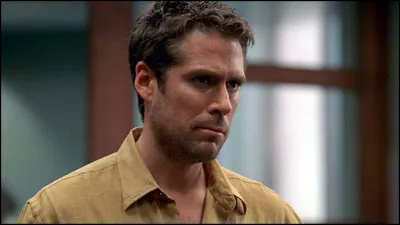 "Angel" : Pourquoi Angel veut-il étouffer Wesley dans son lit dhôpital (saison 3) ?