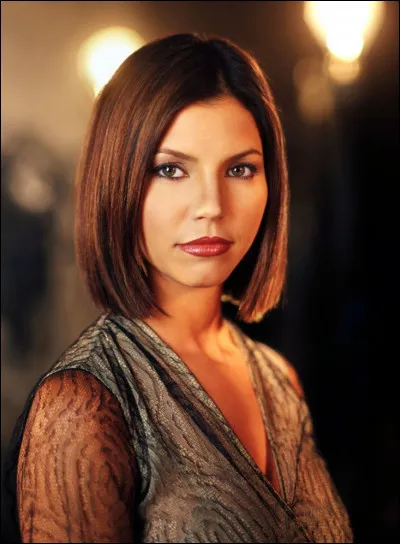 "Angel" : Dans le dernier épisode de la saison 3, Cordelia est sur le point d'avouer ses sentiments pour Angel mais quelquun l'empêche. Qui est-ce ?