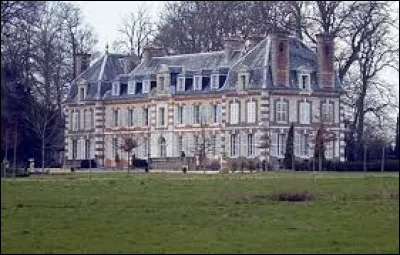 Nous sommes en Normandie, au Mont-Criquet, château de Saint-Victor-d'Épine. Village de la région naturelle du Lieuvin, dans l'arrondissement de Bernay, il se situe dans le département ...