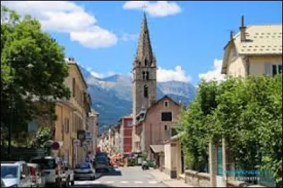 Dans quel département français se situe la ville de Barcelonnette ?