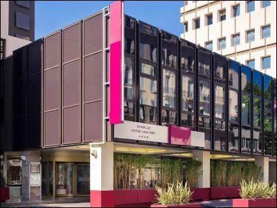 Chaine dhôtels portant le nom du dieu romain du commerce et des voleurs. Qui est-il ?