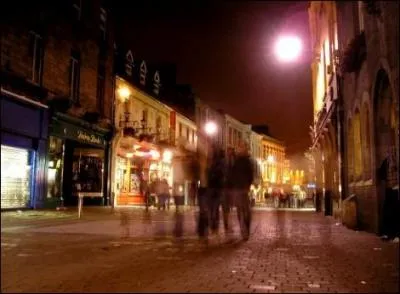 Faire l'amour dans la rue peut vous faire tomber sous le coup de la loi. Pour l'exhibition sexuelle, le code pnal prvoit une peine qui peut aller jusqu' :