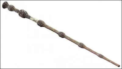 Combien de personnes Voldemort tue-t-il pour obtenir la baguette de sureau ?