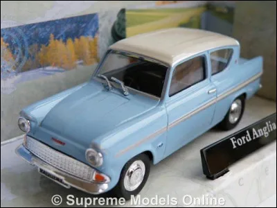 De quelle marque est la voiture volante des Weasley ?