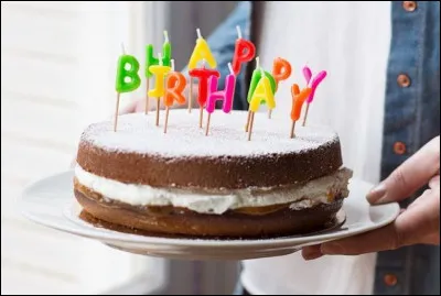 Un ami te demande de venir à son anniversaire mais tu as planifié de voir ta famille il y a 6 mois ce même jour. Que fais-tu ?