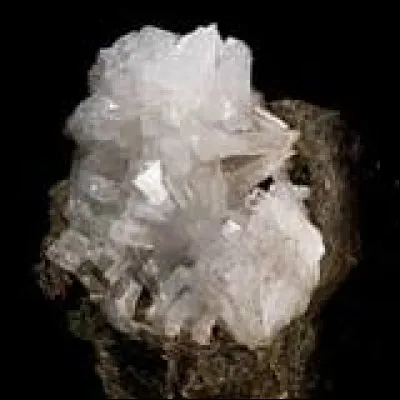 Laquelle de ces affirmations sur la ville natale de Denberel est fausse ?