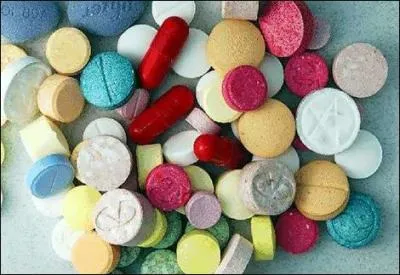 Appele  X ,  Adam  ou  Love Pill , cette drogue dsinhibe et donne envie de sympathiser avec tout le monde. Elle se prsente sous forme de pilule colore. Il s'agit du :