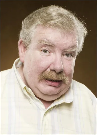 Qui joue Vernon Dursley ?