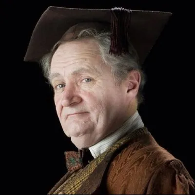 Horace Slughorn est joué par...