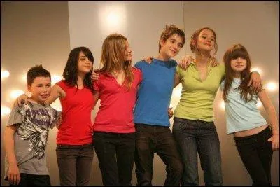 Quelle est la deuxime personne en partant de la gauche ?