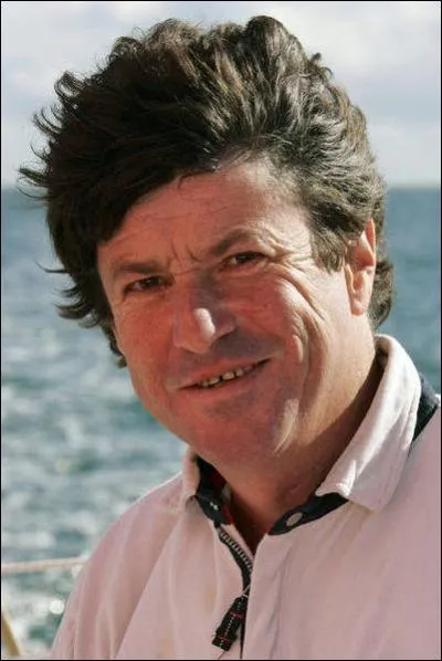 Equipier d'ric Tabarly avec Michel Desjoyeaux. Il gagne la Solitaire du Figaro  trois reprises en 1994, 1996 et 1999 :