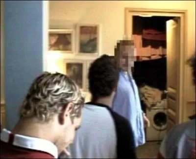 Commandement n2. Que font-ils  la maison de cet homme, qu'ils ont lou pour le week-end ?