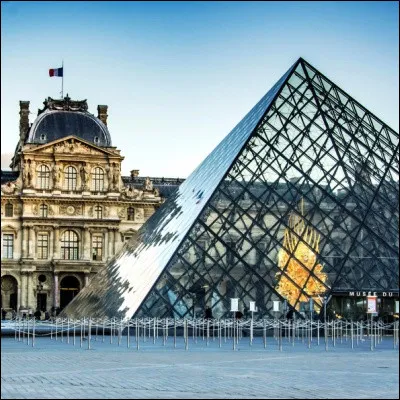 Laquelle de ces statues grecques c&eacute;l&egrave;bres, d&eacute;couverte en 1820, est expos&eacute;e au mus&eacute;e du Louvre ?