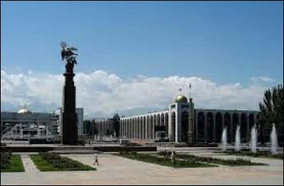 Bichkek, 1 million d'habitants, est une ville d' ...