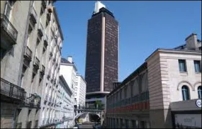 Quel est le nom de cette tour située à Nantes ?