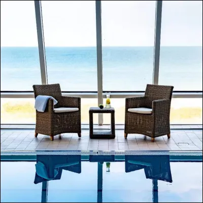 Mais rassurez-vous : il est absolument inutile d'entreprendre un voyage jusqu'à Sylt, si vous ne faites pas "partie du Gotha" ! Que veut dire cette ultime expression ?