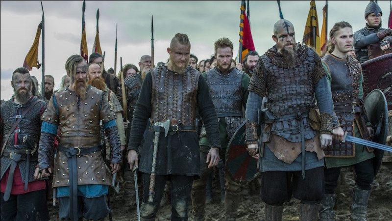 On voit à la fin de la saison 4, la "Grande armée" envahir l'Angleterre ; les Vikings s'y installent et s'emparent de York.