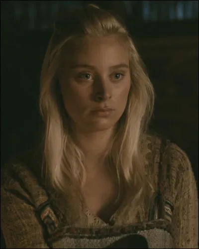 La série montre la présence d'esclaves dans la société des Vikings, à la différence des royaumes chrétiens où l'esclavage n'existe plus :