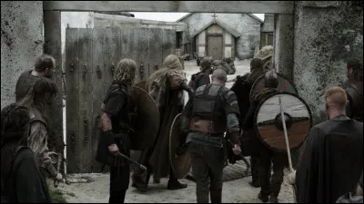 Le pillage du monastère de Lindisfarne en 793 est montré comme l'un des premiers raids vikings : c'est ....