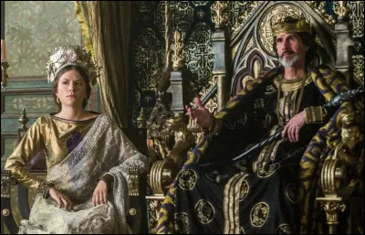 On voit, dans les saisons 3 et 4, l'empereur Charles le Chauve sur le trône de Francie occidentale, lors des sièges de Paris par les Vikings.