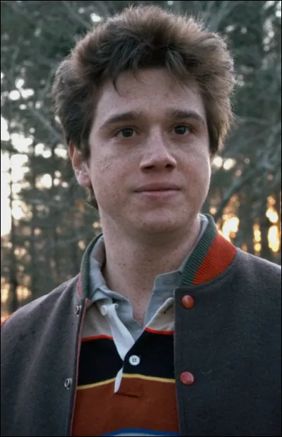 Comment s'appelle le méchant ami de Steve dans la saison 1 ?